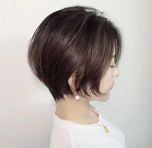 女士网红减龄发型短发,短发生型，轻松打造青春活力