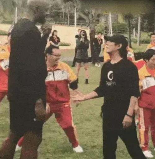 明星掰手腕,明星间的激情掰手腕大赛