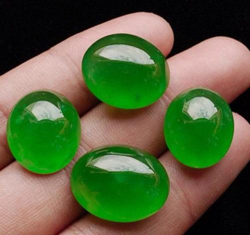 富婆翡翠吃瓜图片,尽显奢华生活瞬间