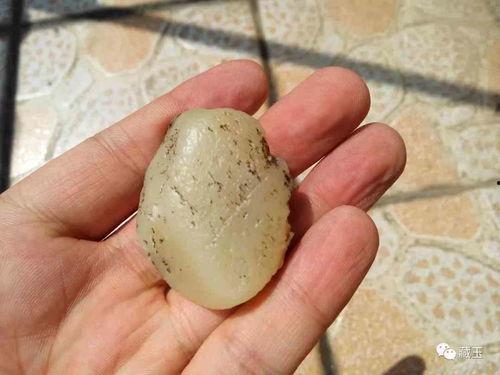 和田玉旱料怎么看皮,揭秘自然雕琢的艺术